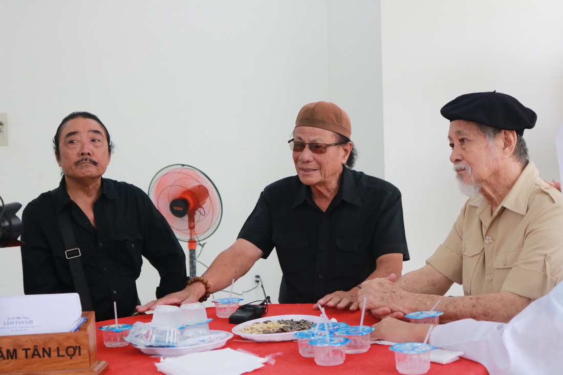Nguyên Thủ tướng Nguyễn Tấn Dũng và nhiều nghệ sĩ đến chia buồn cùng gia đình Nguyễn Chánh Tín - Ảnh 5.