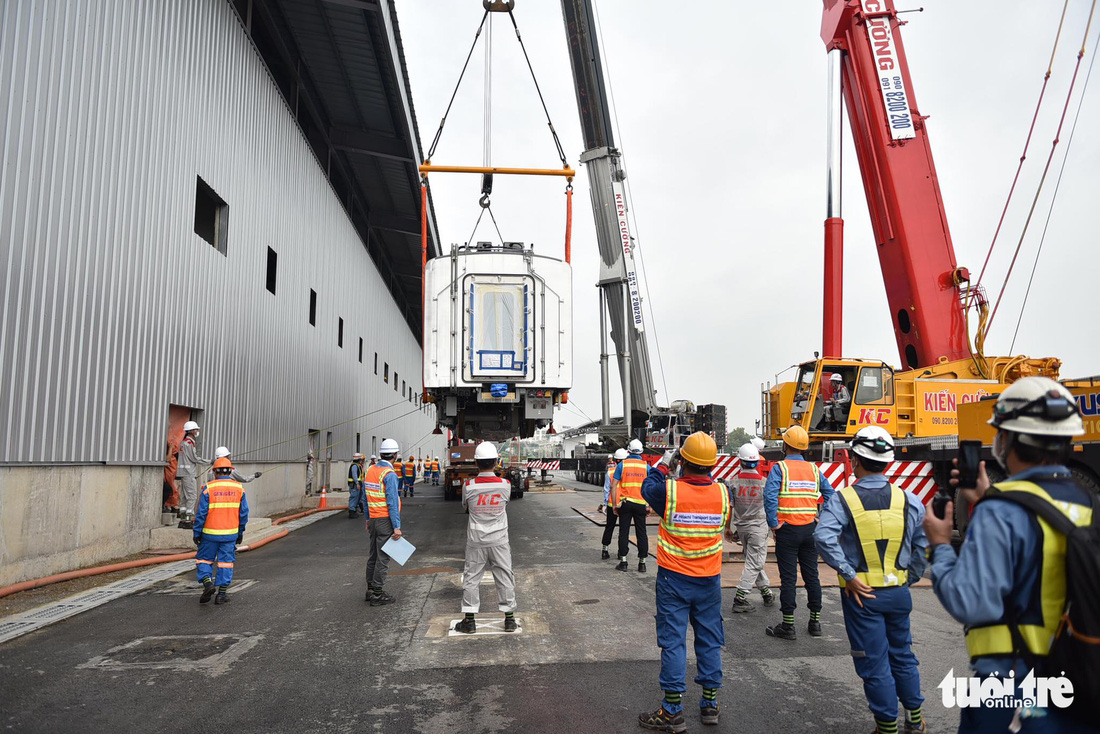 Tàu metro 1 lăn bánh ở depot, tháng 4-2021 sẽ chạy thử từ ngã tư Bình Thái về Long Bình - Ảnh 11.