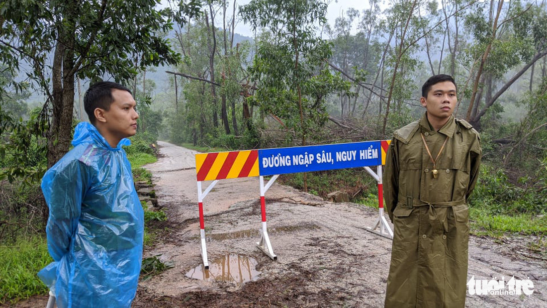 Bộ đội dầm mưa, bám dây vượt khe nước tiếp cận thủy điện Rào Trăng 3 - Ảnh 14.