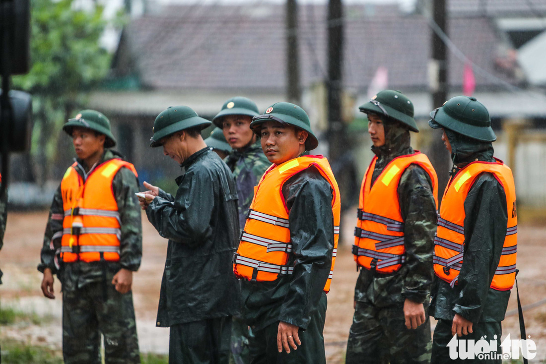 Bộ đội công binh đưa quân dồn dập vào thủy điện Rào Trăng 3 - Ảnh 3.