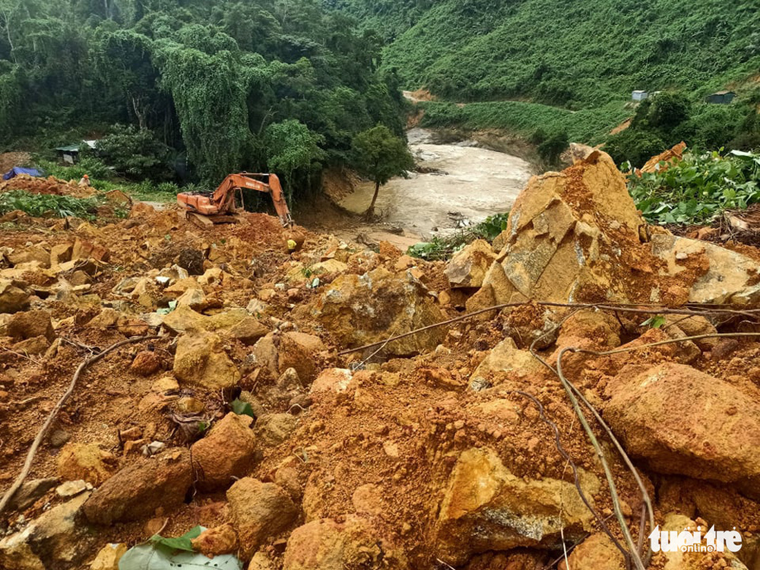 Kinh hoàng khung cảnh khu nhà điều hành thủy điện Rào Trăng 3 bị vùi lấp - Ảnh 7.