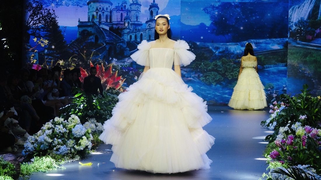Thanh Hằng làm ‘công chúa vedette’ trong show diễn cổ tích The Princess - Ảnh 6.
