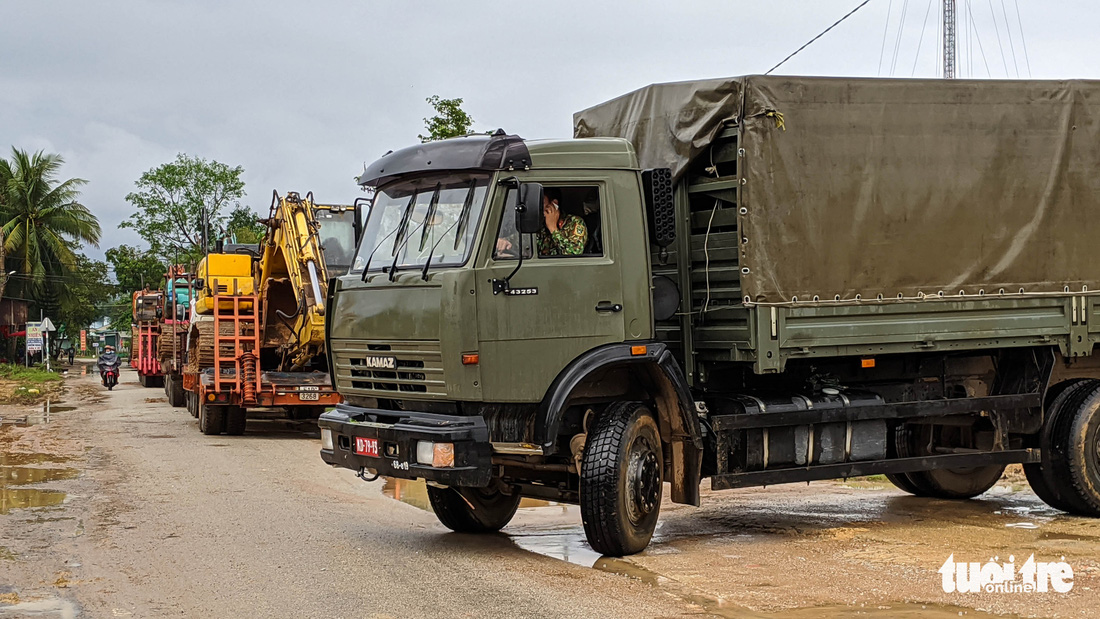 Hàng chục điểm sạt lở nguy hiểm trên đường vào thủy điện Rào Trăng 3 - Ảnh 3.