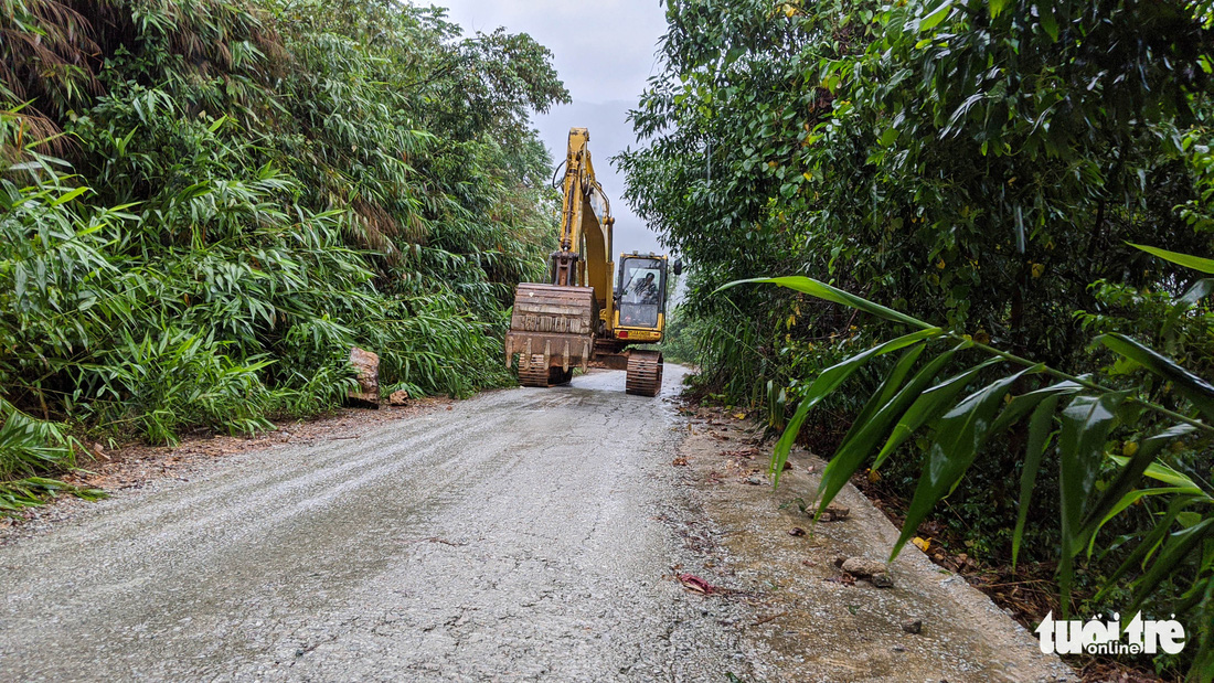 Hàng chục điểm sạt lở nguy hiểm trên đường vào thủy điện Rào Trăng 3 - Ảnh 15.