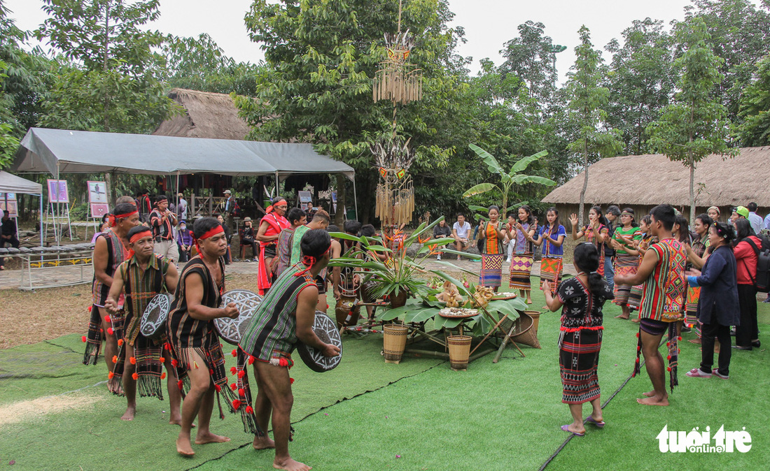 Độc đáo lễ cầu mưa và lễ dâng y Kathina tại làng Văn hóa - Du lịch các dân tộc Việt Nam - Ảnh 7.