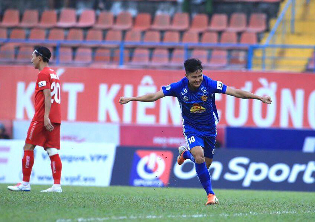 Nam Định ở lại V-League nhờ hơn Quảng Nam hiệu số bàn thắng - Ảnh 21.