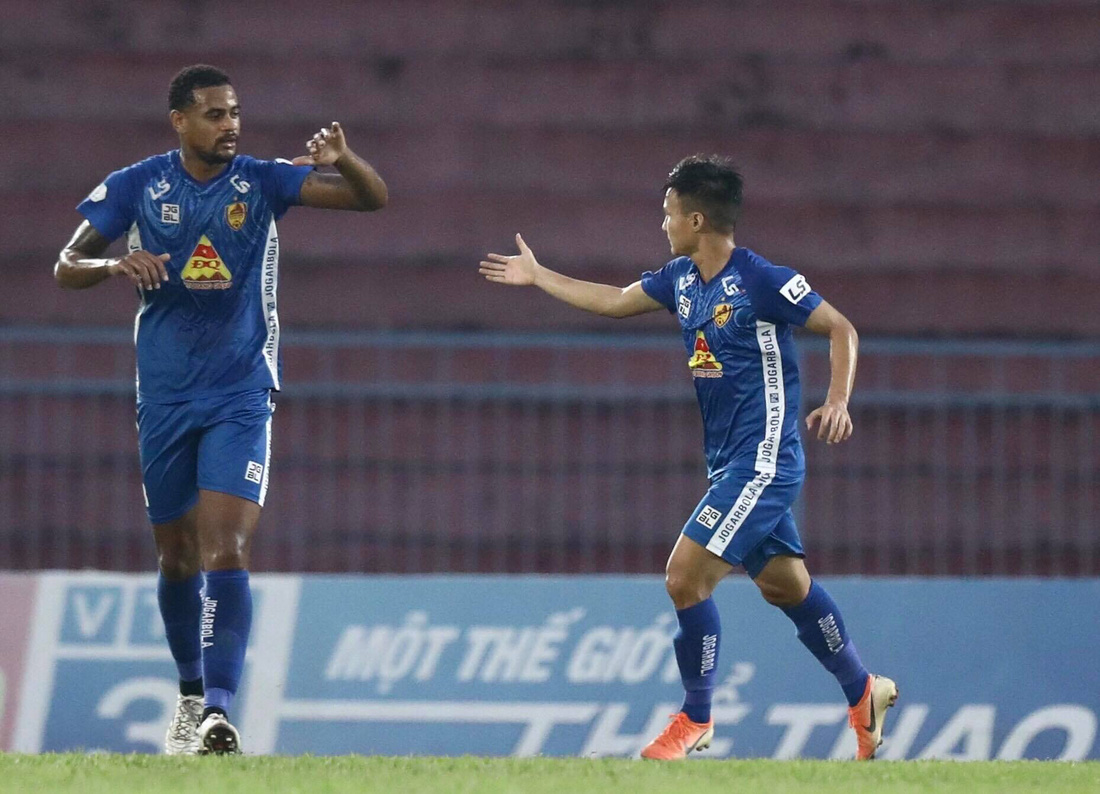 Nam Định ở lại V-League nhờ hơn Quảng Nam hiệu số bàn thắng - Ảnh 15.