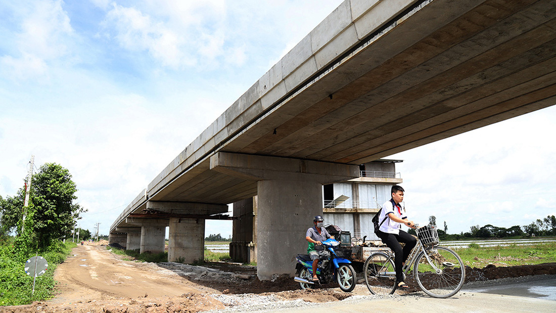 Gấp rút thông đường phía tây Đồng bằng sông Cửu Long - Ảnh 1.