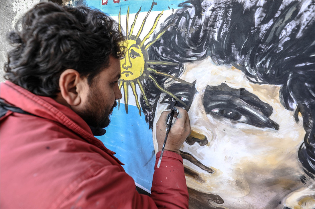 Maradona khiến mặt trời rơi lệ qua tài năng của nghệ sĩ graffiti nổi tiếng - Ảnh 4.