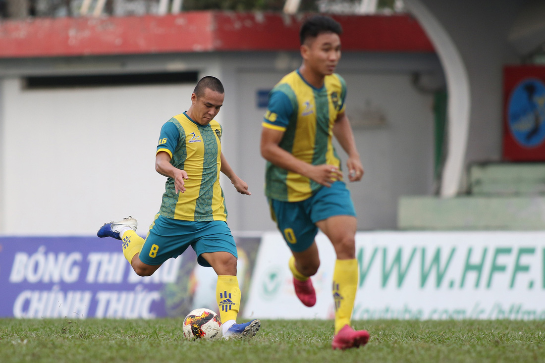 Các ngôi sao V-League khuấy động bóng đá phong trào TP.HCM - Ảnh 8.