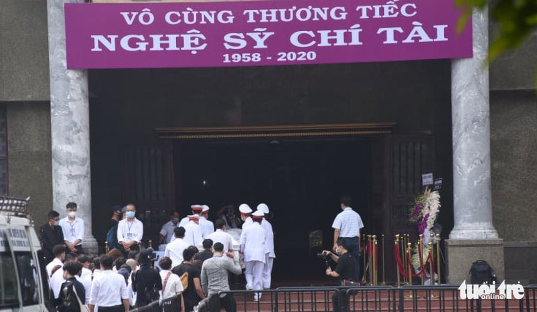 Hoài Linh, Việt Hương mang khăn tang trong suốt tang lễ Chí Tài - Ảnh 14.