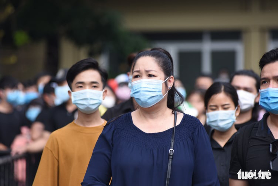 Hoài Linh, Việt Hương mang khăn tang trong suốt tang lễ Chí Tài - Ảnh 13.