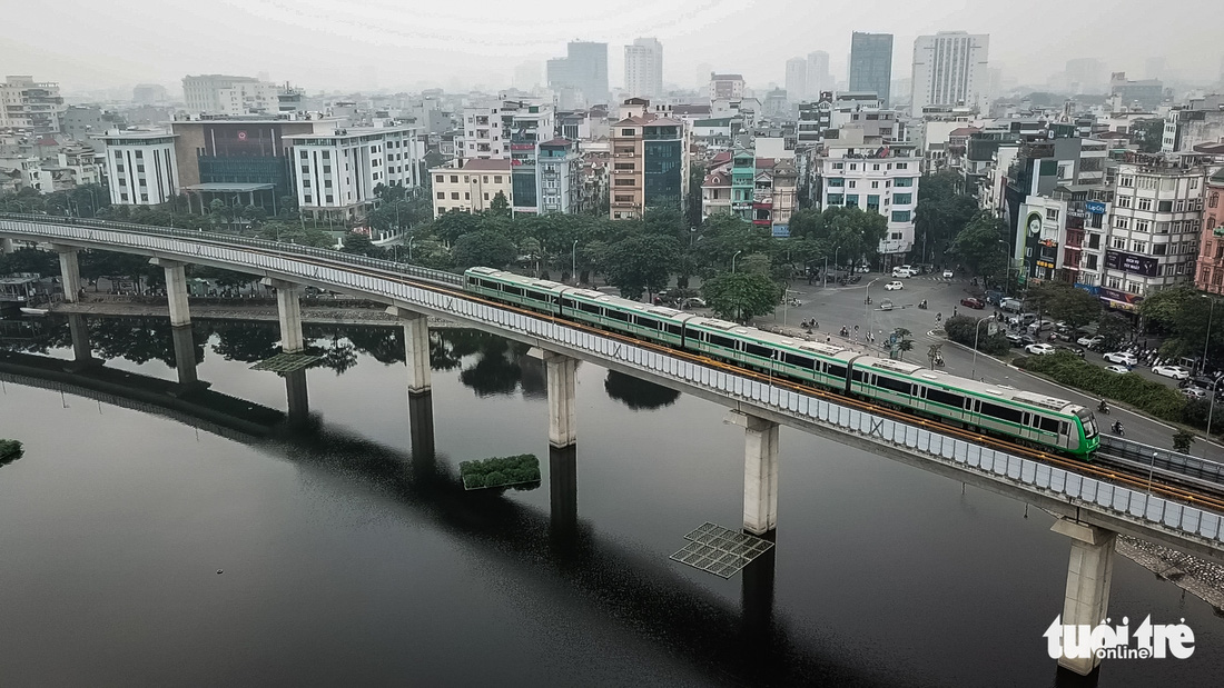 Ngắm đoàn tàu lần đầu chạy thử toàn tuyến trên đường sắt Cát Linh - Hà Đông - Ảnh 1.