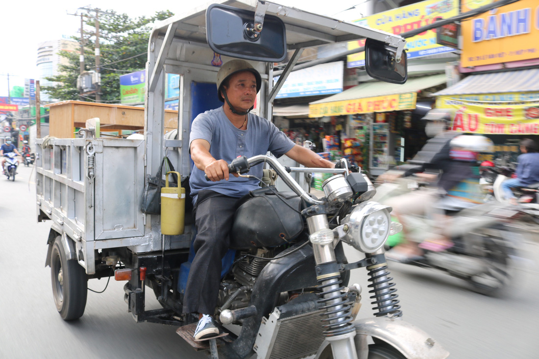 Chú Đức ba gác chuyên chuyển trọ miễn phí cho sinh viên - Ảnh 1.