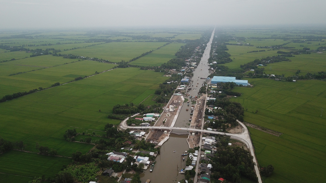 Hạn mặn bủa vây, dân miền Tây ùn ùn đi hứng nước miễn phí - Ảnh 9.