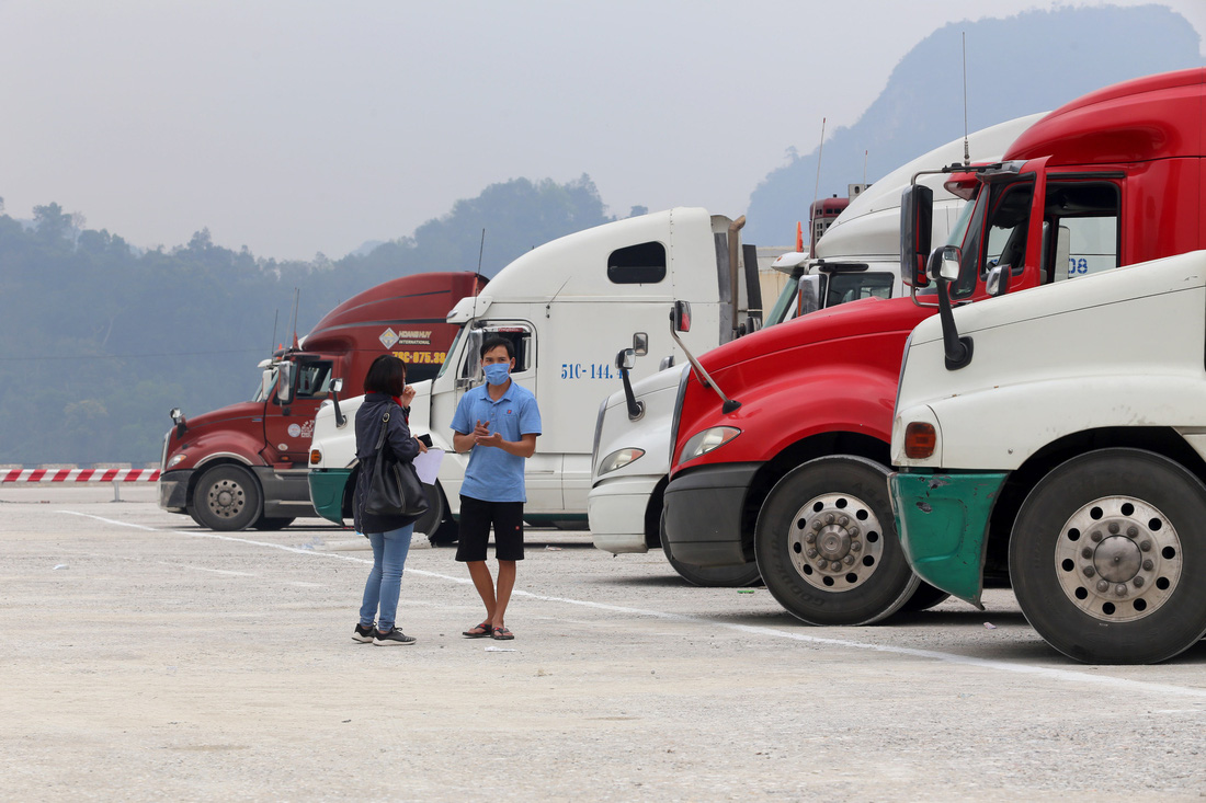 Ngày đầu tiên cửa khẩu Tân Thanh mở lại, 300 tấn nông sản qua Trung Quốc - Ảnh 2.