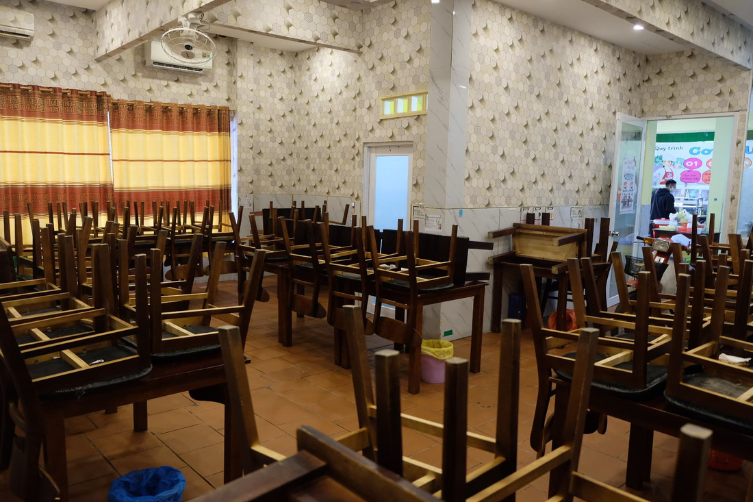Nhà hàng, quán ăn, tiệm cà phê cất bớt không quá 30 bàn ghế để tiếp tục hoạt động - Ảnh 7.