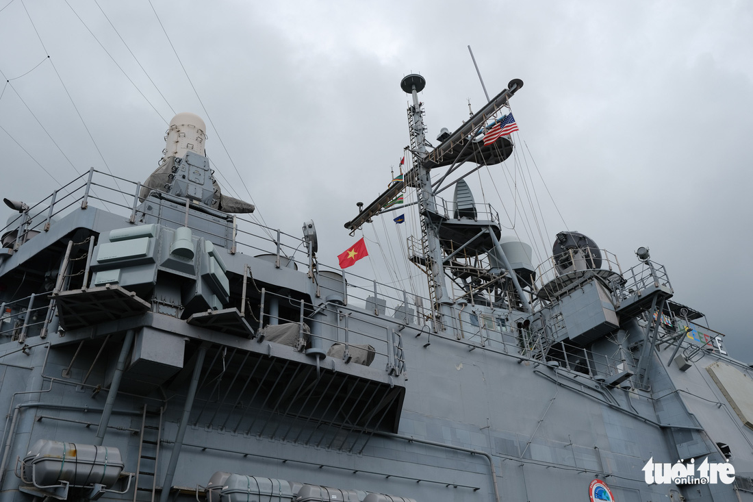 Bên trong tuần dương hạm USS Bunker Hill đang ghé thăm Đà Nẵng - Ảnh 4.