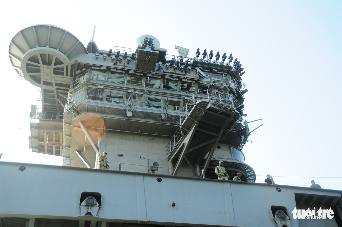 Bên trong tàu sân bay USS Theodore Roosevelt đang neo tại vịnh Đà Nẵng - Ảnh 10.