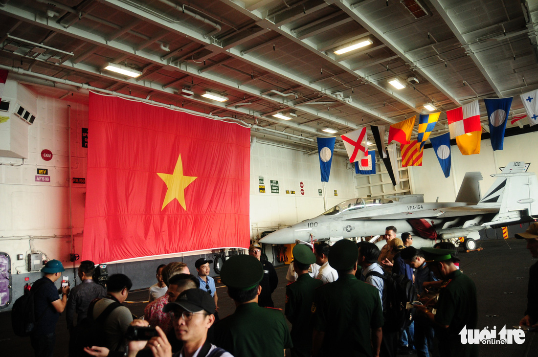 Bên trong tàu sân bay USS Theodore Roosevelt đang neo tại vịnh Đà Nẵng - Ảnh 7.