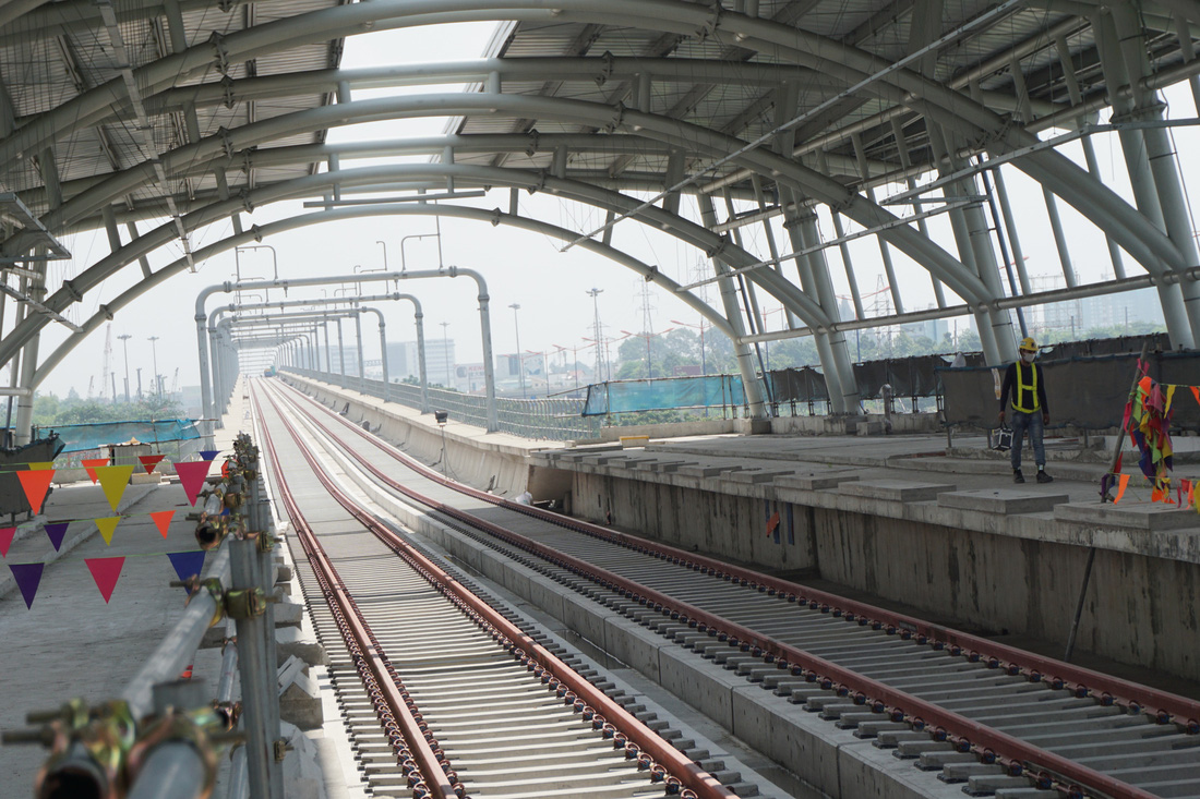 Cận cảnh metro số 1 Bến Thành - Suối Tiên đang hoàn thiện - Ảnh 1.