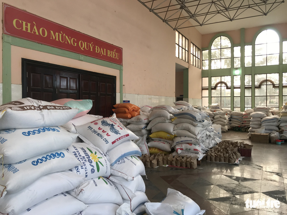 Ngày đầu hoạt động, ‘ATM gạo’ Thủ Đức đã có 45 tấn gạo làm vốn - Ảnh 1.