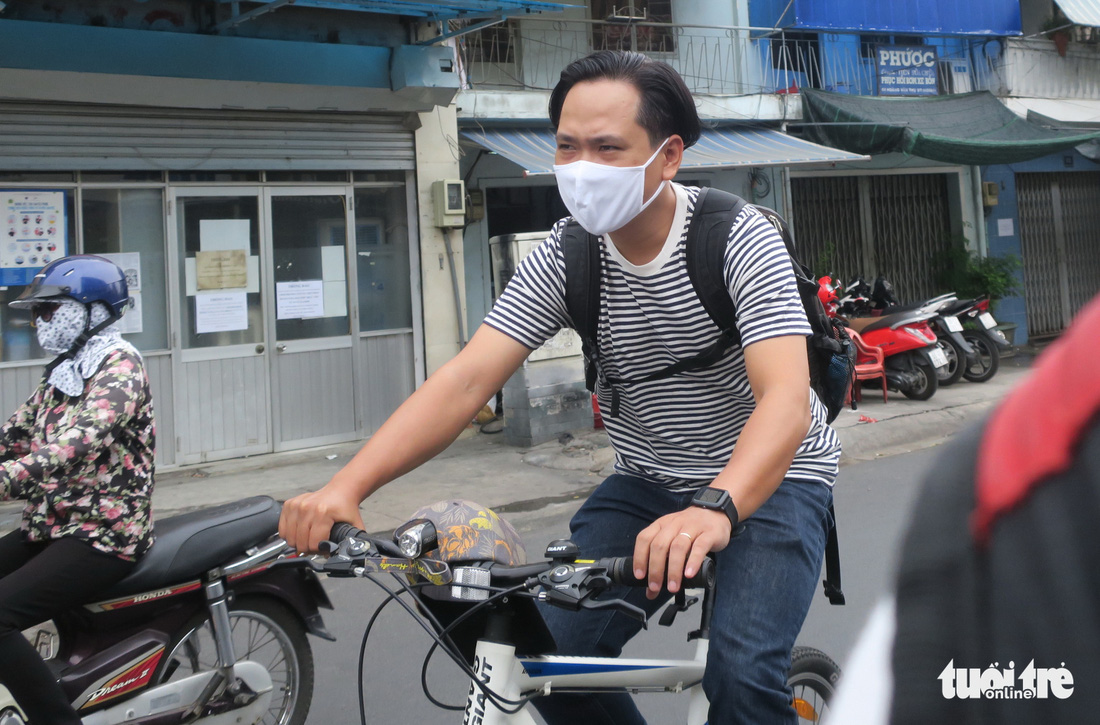 Thong thả đạp xe giữa Sài Gòn mùa phòng dịch COVID-19 - Ảnh 7.