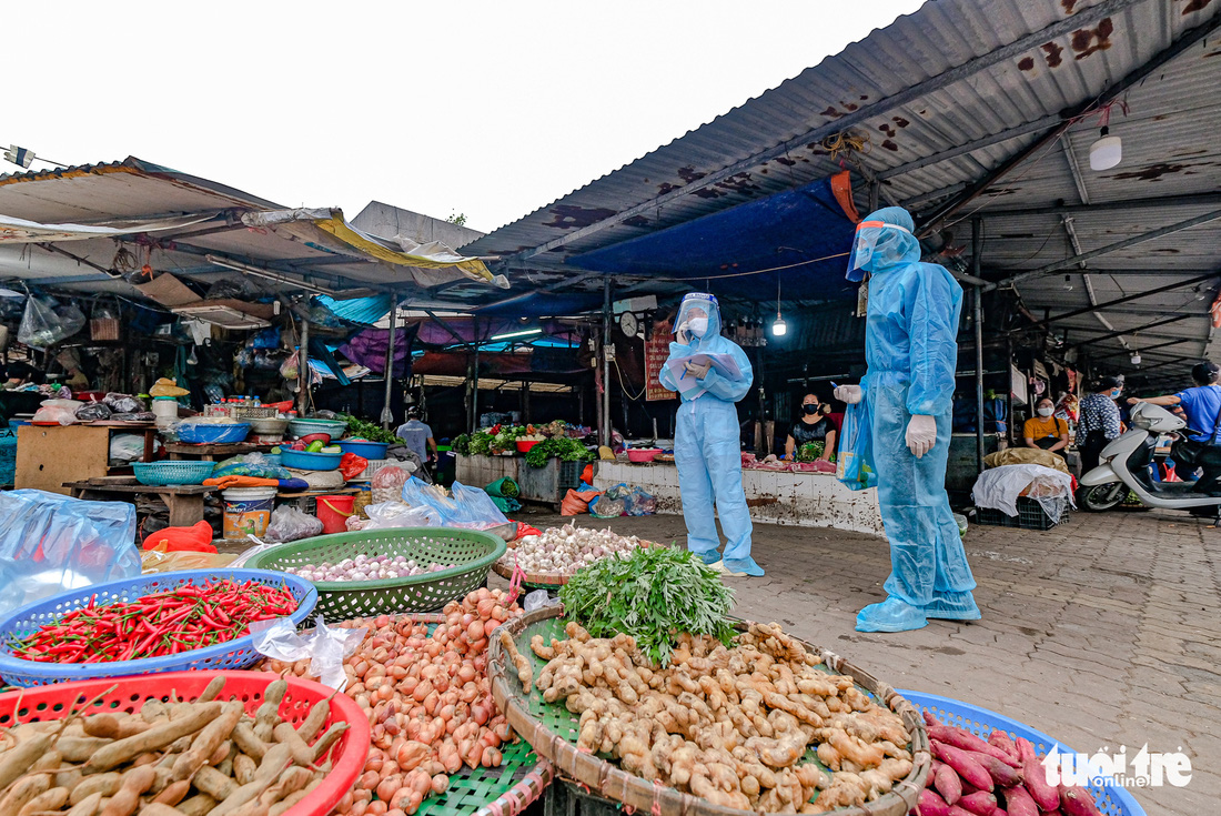 Tiểu thương sẵn sàng nghỉ làm để được xét nghiệm nhanh COVID-19 - Ảnh 2.