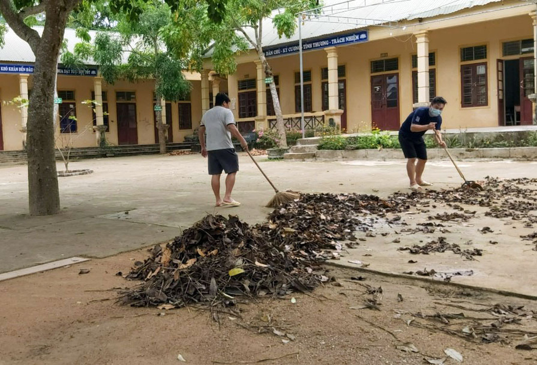 Sáng nay 27-4, học sinh của gần 30 tỉnh thành trở lại trường - Ảnh 10.