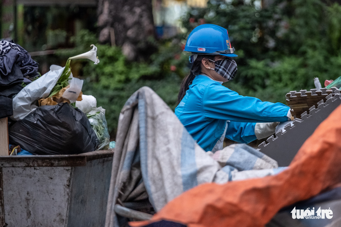 Họ không được phép ở trong nhà, vì sự sạch đẹp của Hà Nội - Ảnh 8.