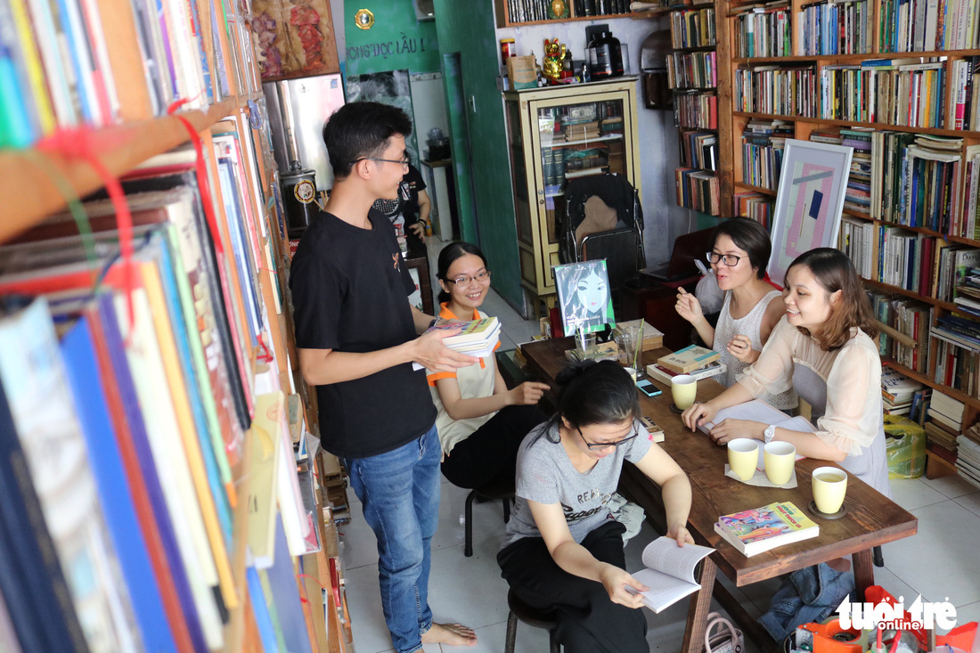 Uống cà phê trả bằng sách tại Sài Gòn - Ảnh 6.