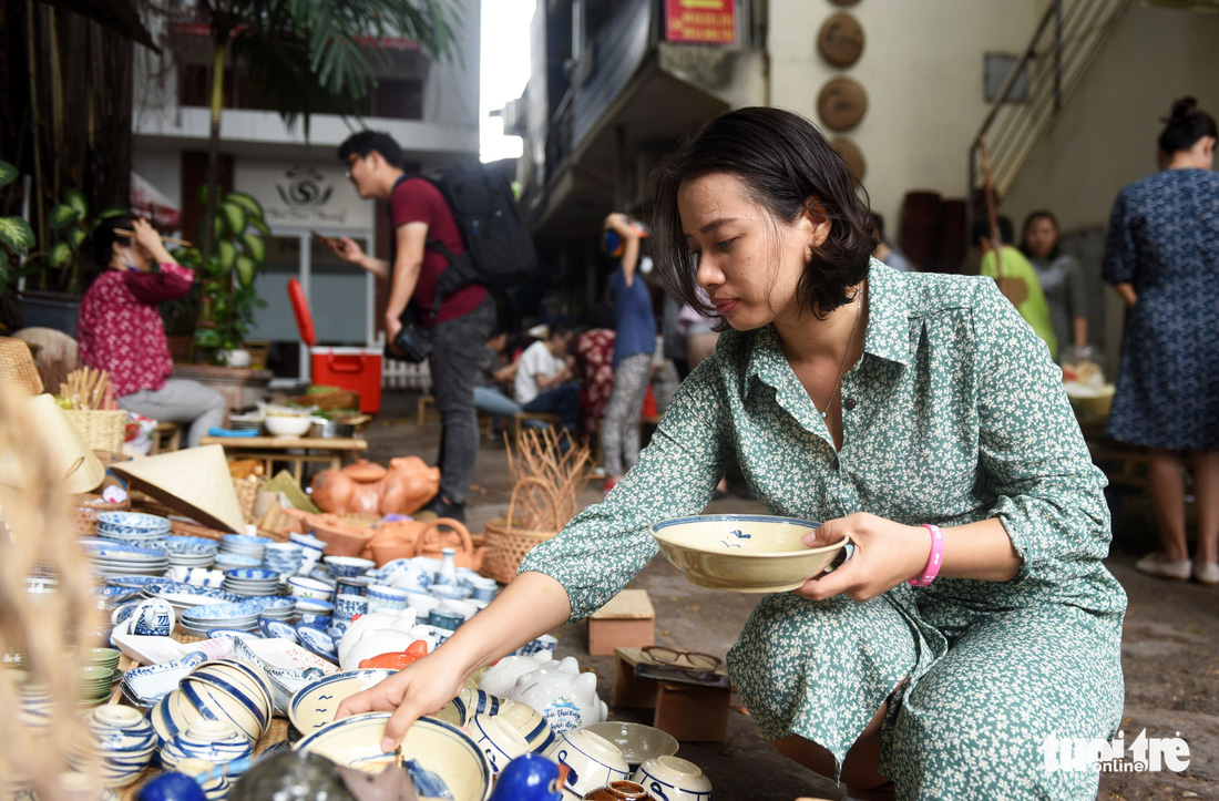 Chợ quê sáng chủ nhật đủ các món hàng dân dã hiếm có giữa trung tâm Sài Gòn - Ảnh 4.