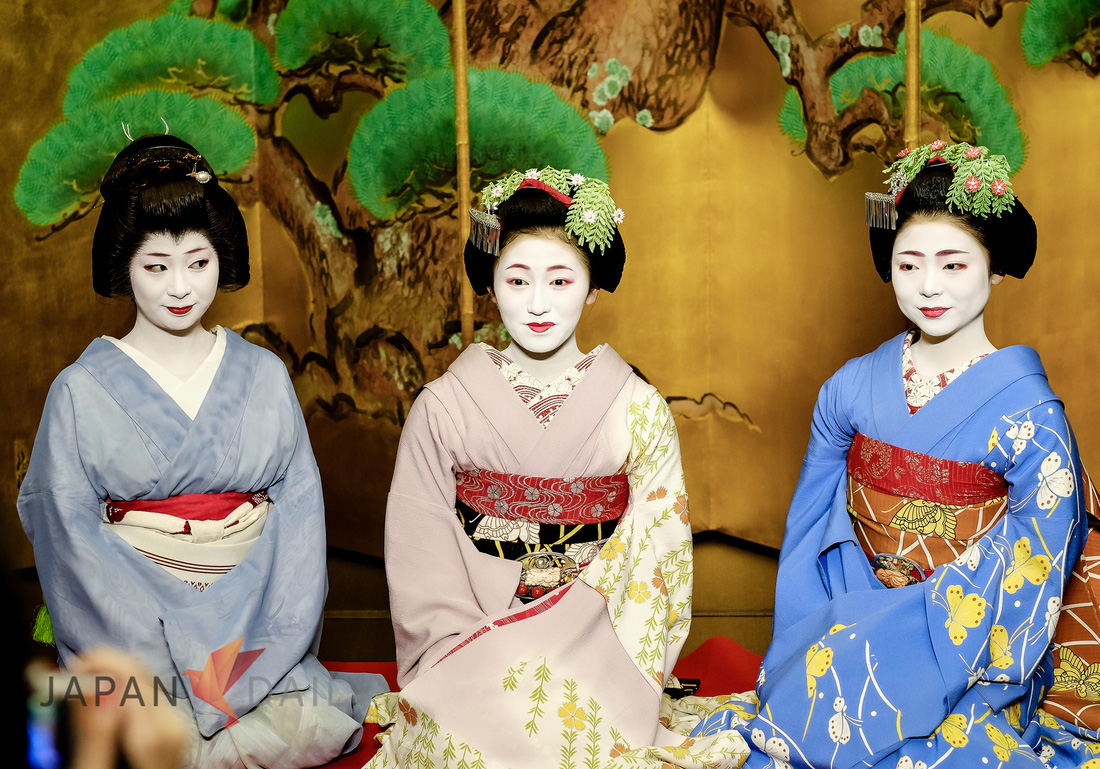 Bí mật đằng sau khuôn mặt trắng như sứ của Geisha Nhật Bản - Ảnh 1.