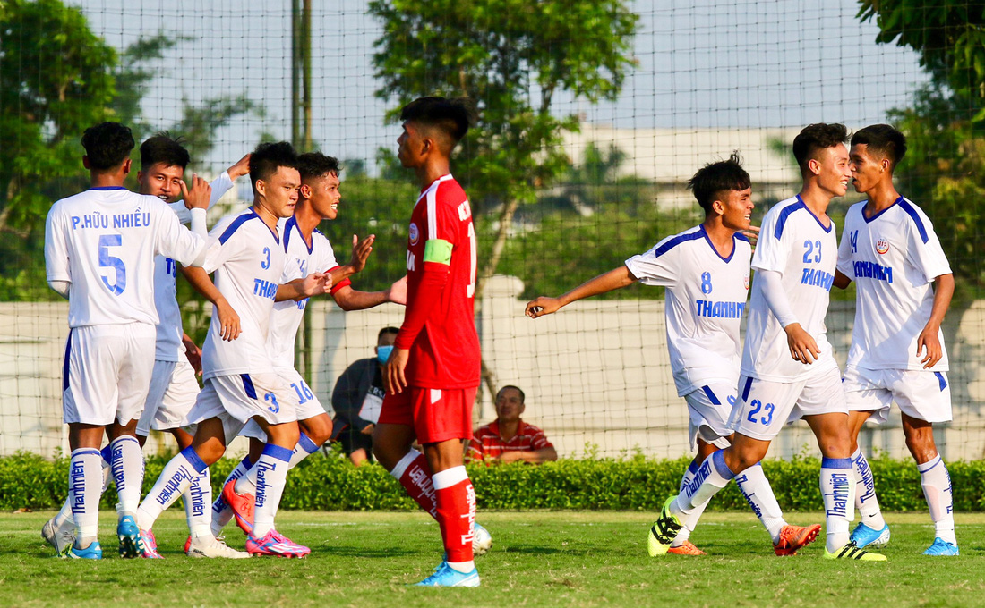 Cầu thủ U19 HAGL 1 ăn mừng sau khi thoát thua chủ nhà PVF - Ảnh 6.