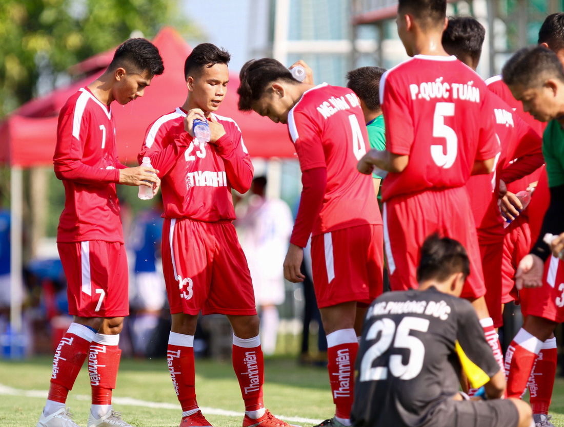 Cầu thủ U19 HAGL 1 ăn mừng sau khi thoát thua chủ nhà PVF - Ảnh 5.