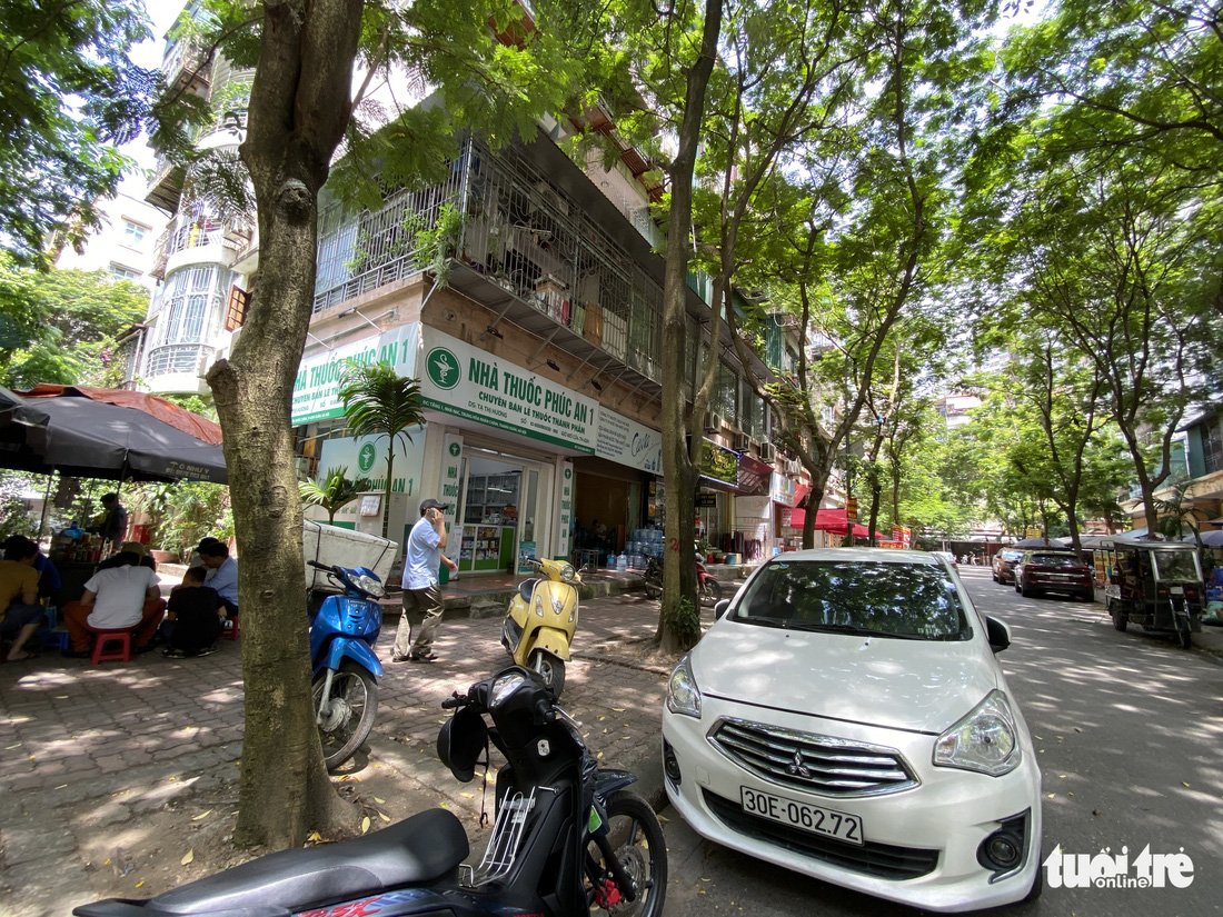 Hàng loạt tòa nhà tái định cư ở Hà Nội bị xẻ thịt để kinh doanh - Ảnh 1.