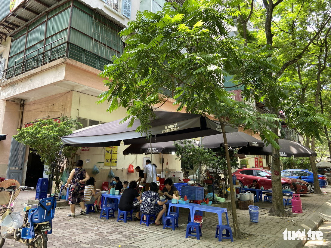 Hàng loạt tòa nhà tái định cư ở Hà Nội bị xẻ thịt để kinh doanh - Ảnh 3.