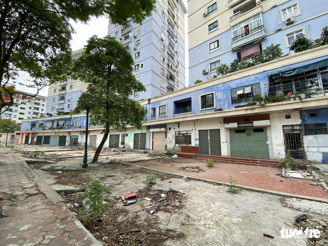 Hàng loạt tòa nhà tái định cư ở Hà Nội bị xẻ thịt để kinh doanh - Ảnh 7.