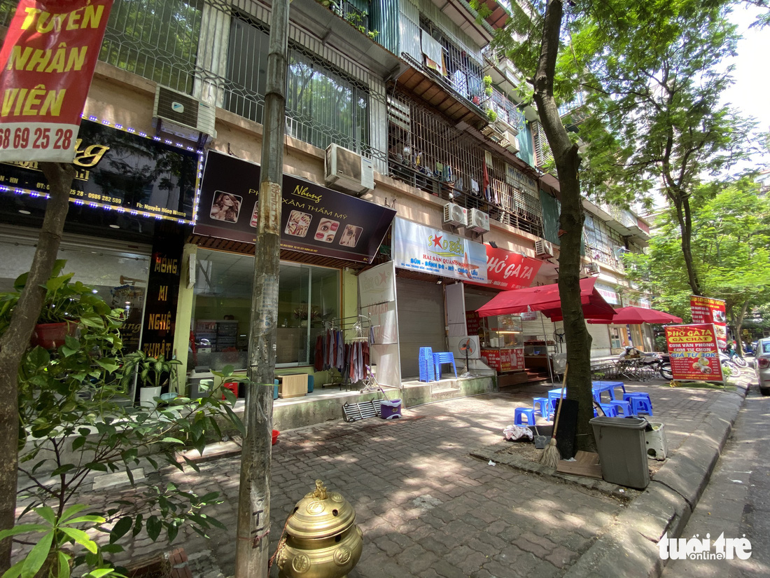 Hàng loạt tòa nhà tái định cư ở Hà Nội bị xẻ thịt để kinh doanh - Ảnh 8.