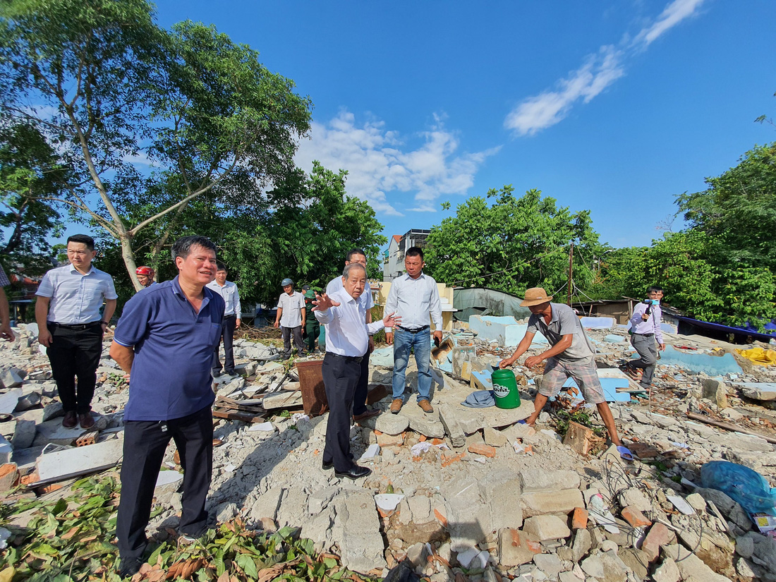 Hơn 1.000 người dân Huế dọn dẹp khu vực Thượng Thành - Ảnh 2.