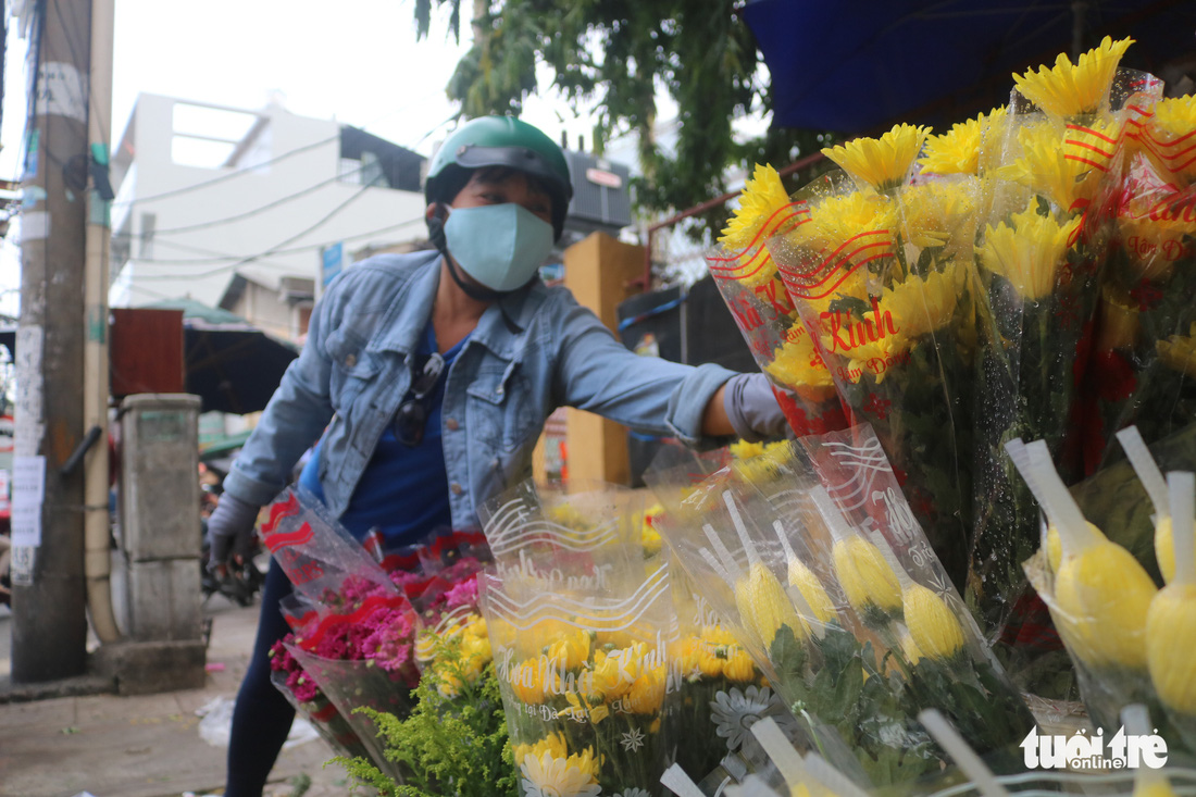 Trước Tết Đoan Ngọ, hàng hóa chậm lụt hơn năm ngoái - Ảnh 6.