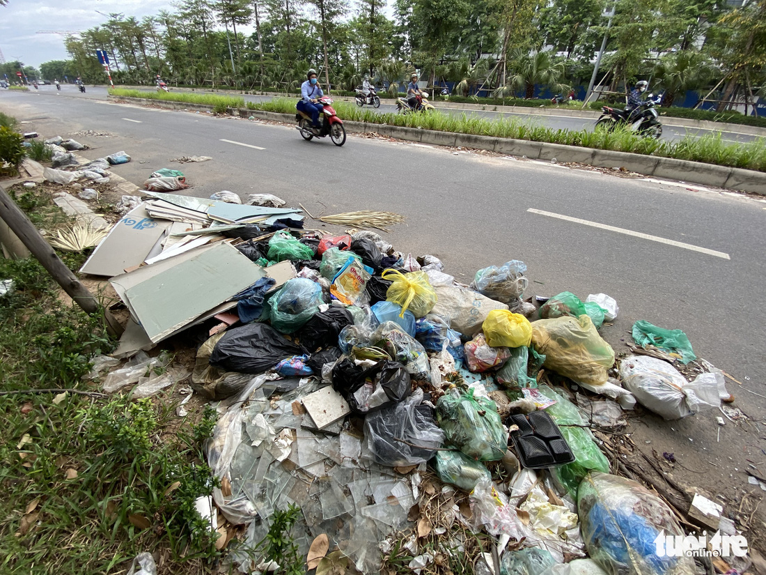 ‘Đại lộ’ ngàn tỉ Chu Văn An dở dang, nhiều nơi ngập ngụa rác - Ảnh 6.