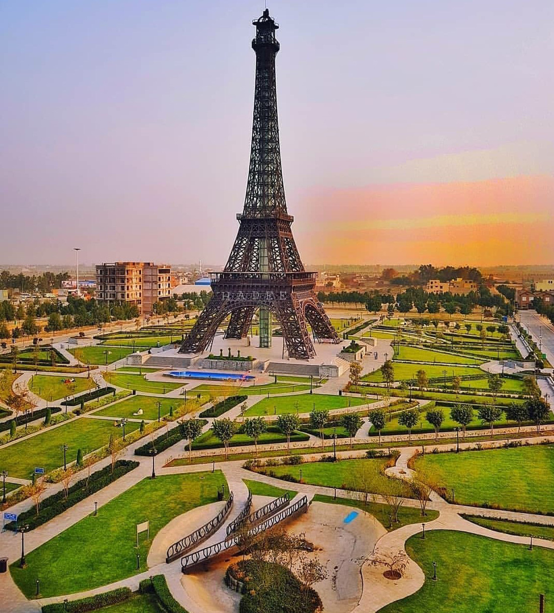 Tháp Eiffel và cảm hứng cho những phiên bản nổi tiếng trên thế giới - Ảnh 7.