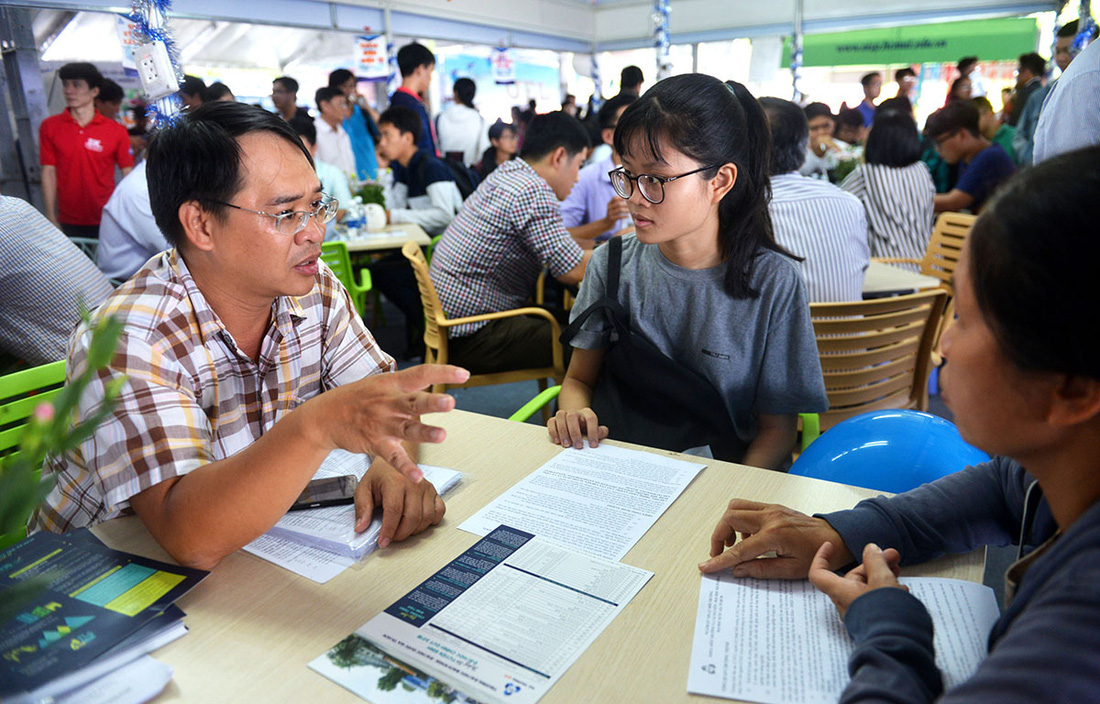 Báo Tuổi Trẻ tổ chức tư vấn tuyển sinh đại học, cao đẳng ở 17 tỉnh, thành - Ảnh 1.