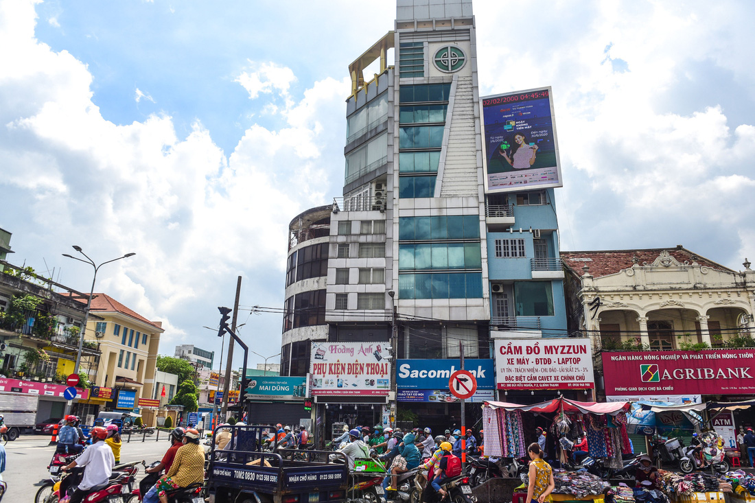 Sôi động Ngày không tiền mặt trên các billboard và băngrôn - Ảnh 3.