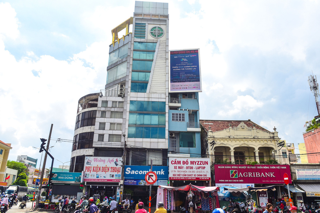 Sôi động Ngày không tiền mặt trên các billboard và băngrôn - Ảnh 4.