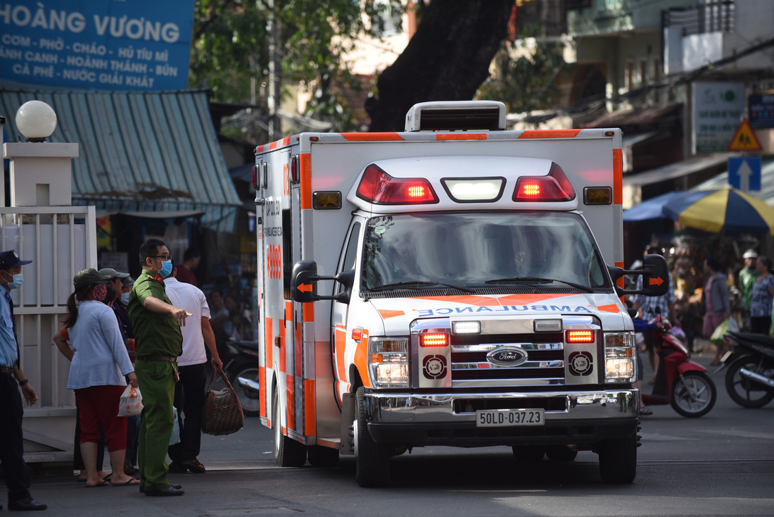 Phi công người Anh rời Chợ Rẫy, 23h sẽ hồi hương trên máy bay mình từng cầm lái - Ảnh 3.