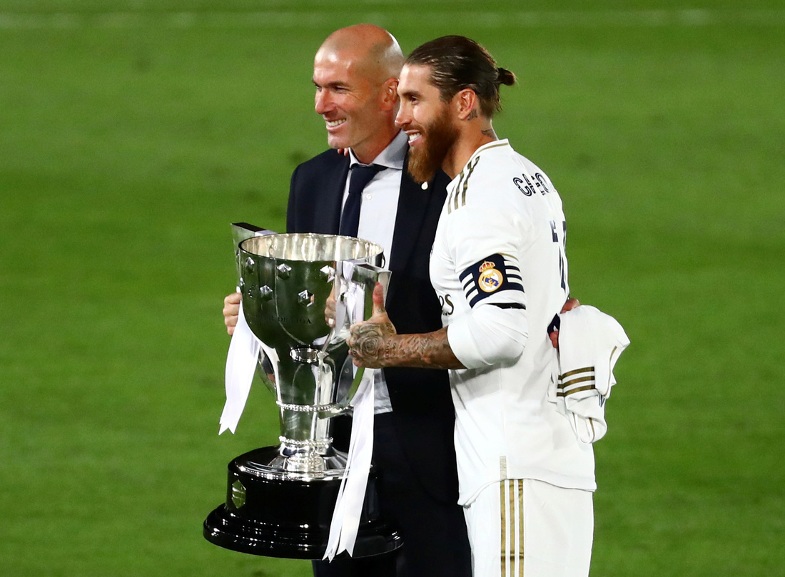 Real Madrid mở hội ăn mừng chức vô địch của mùa giải kéo dài 11 tháng - Ảnh 14.