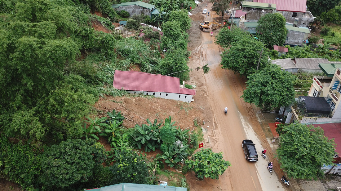 Nhà cửa đổ sập, người dân trắng tay sau mưa lũ ở Hà Giang - Ảnh 1.