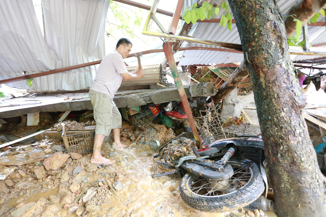 Nhà cửa đổ sập, người dân trắng tay sau mưa lũ ở Hà Giang - Ảnh 5.